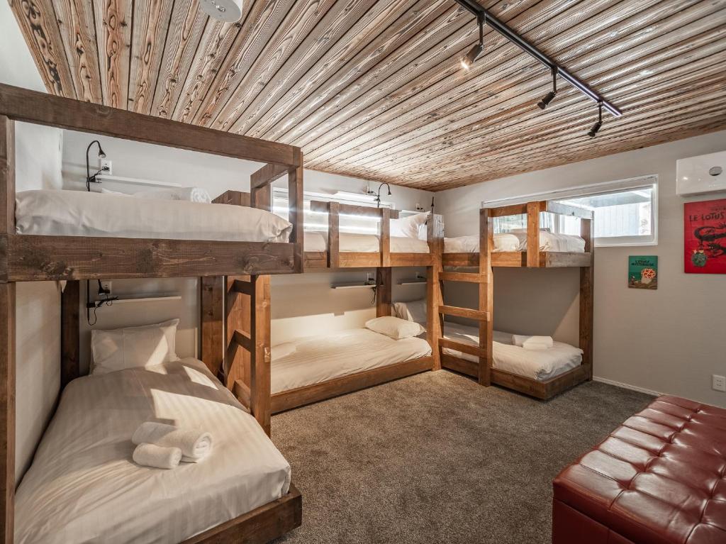 Shousugi 4-Bedroom Chalet with Private Sauna & Mountain Vistas photo 2