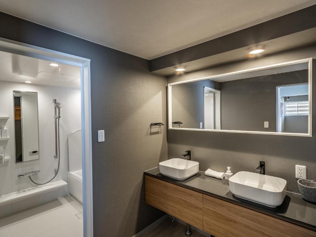 Shousugi 4-Bedroom Chalet with Private Sauna & Mountain Vistas photo 3