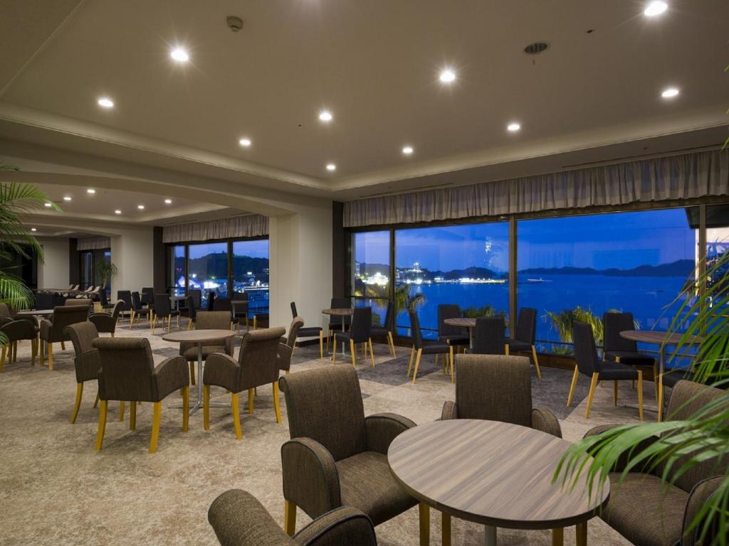 Toba Seaside Hotel photo 3