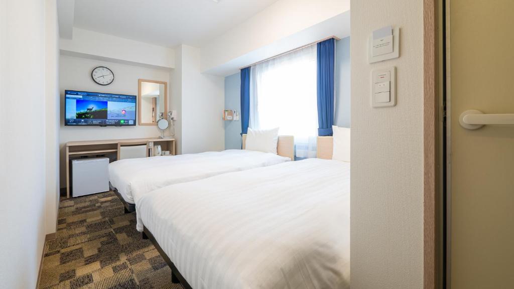 Toyoko Inn Yokohama-eki Nishi-guchi photo 2