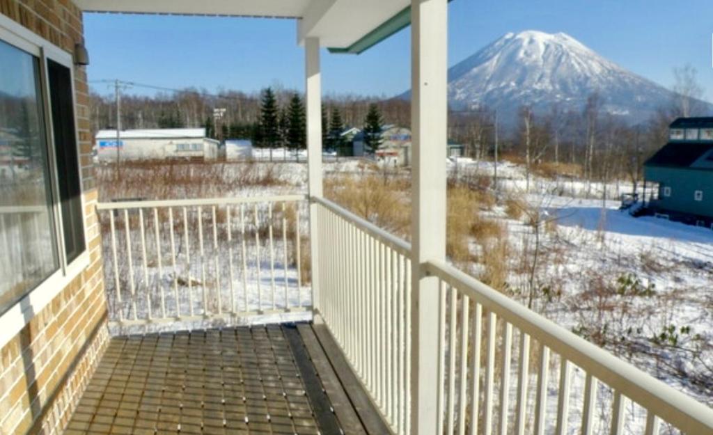 Yotei Townhouse - 2 bedrooms with covered BBQ deck — photo 1