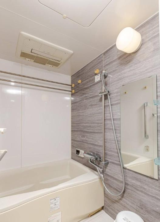 Modern 2DK Apt Umeda Area 1 min to Metro Direct from KIX Balcony & Luxury Comfort photo 3