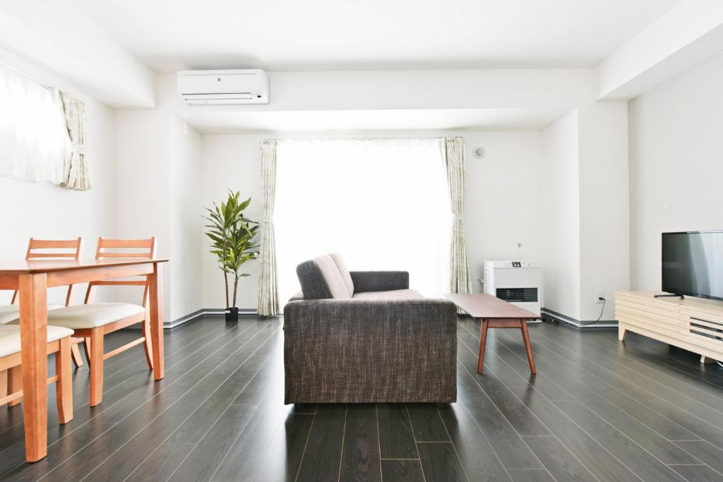 Sun Court Hondori Garden Hills — photo 1