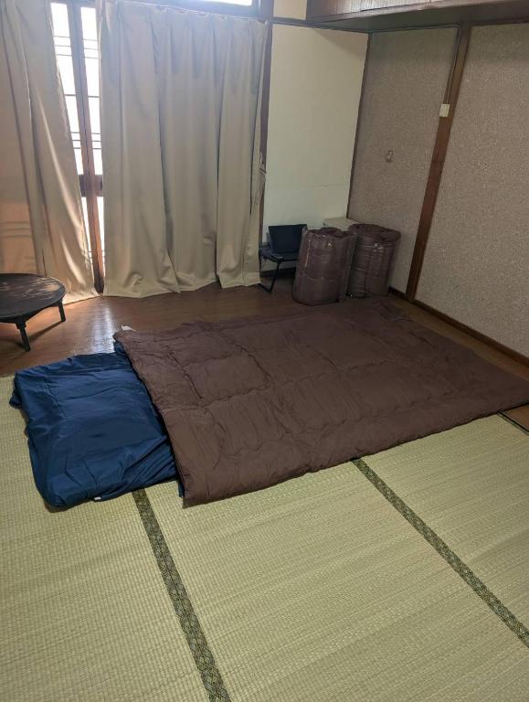 Shared room second photo 2