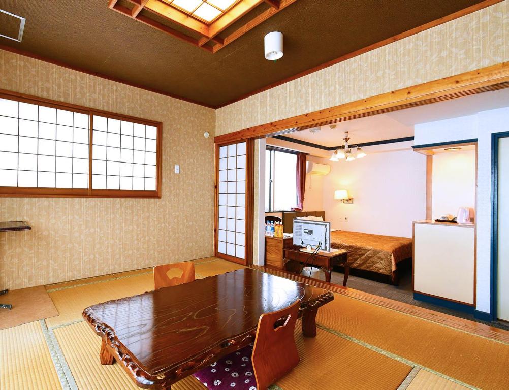 Sunrise Hotel Okinawa-どこか懐かしいレトロ宿軽朝食付 photo 2