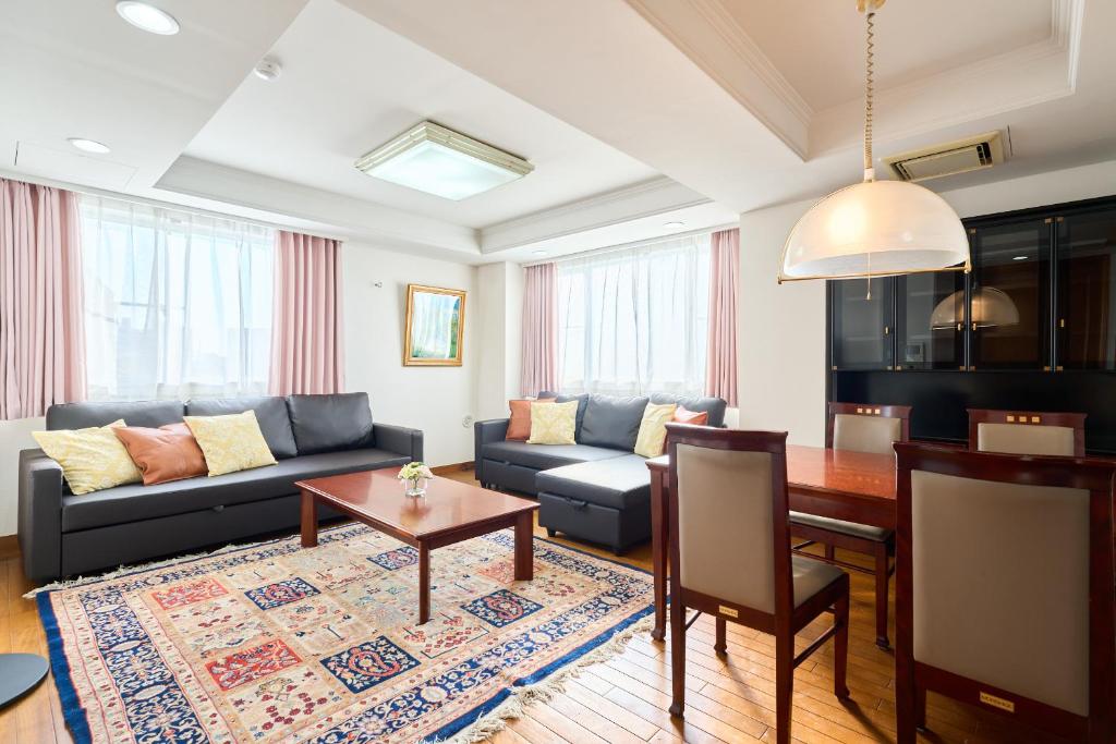 L-Large 3Bedroom Luxury Condo — photo 1