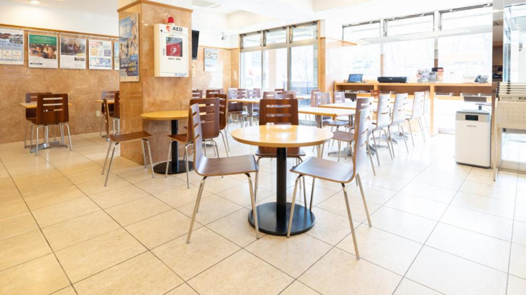 Toyoko Inn Hokkaido Sapporo-eki Nishi-guchi Hokudai Mae photo 3