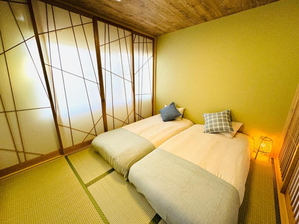 Ōimazato-Japanese Garden Japanese Entire House with T a t ami Rooms for 8 & 5 Minutes Walk to Imazato &2 Baths 2 Toilets &Direct to Namba and Nipponbashi photo 3