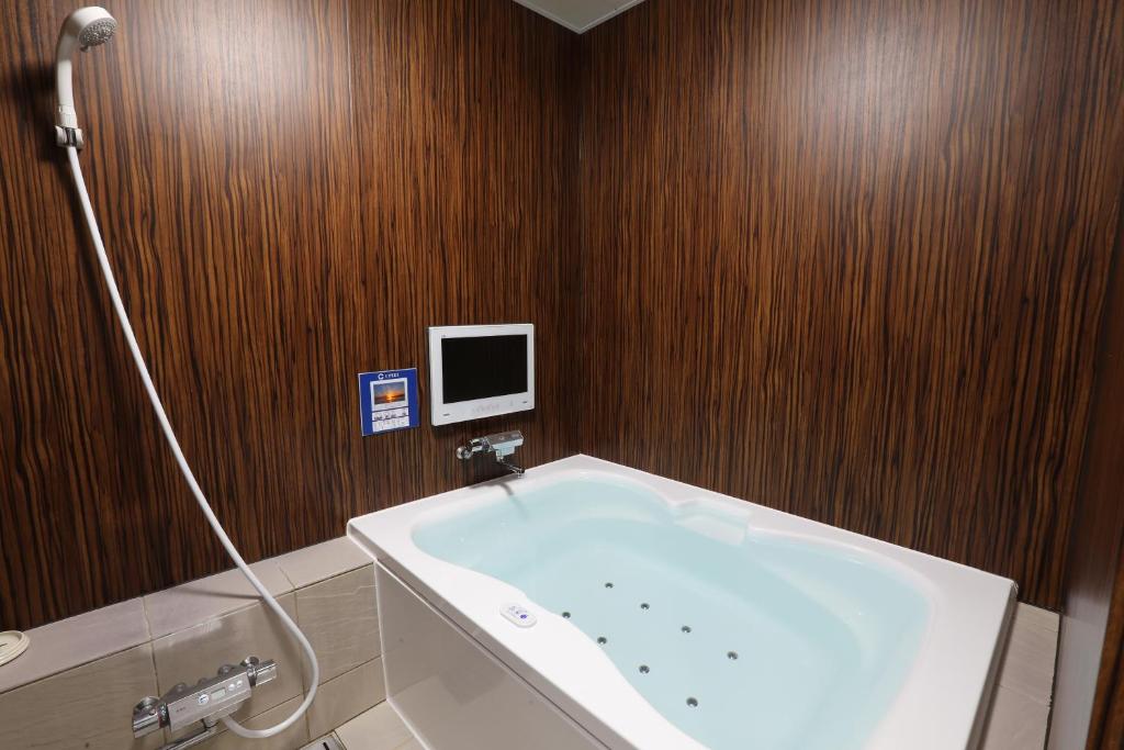 HOTEL C-PLUS - Adult Only photo 3