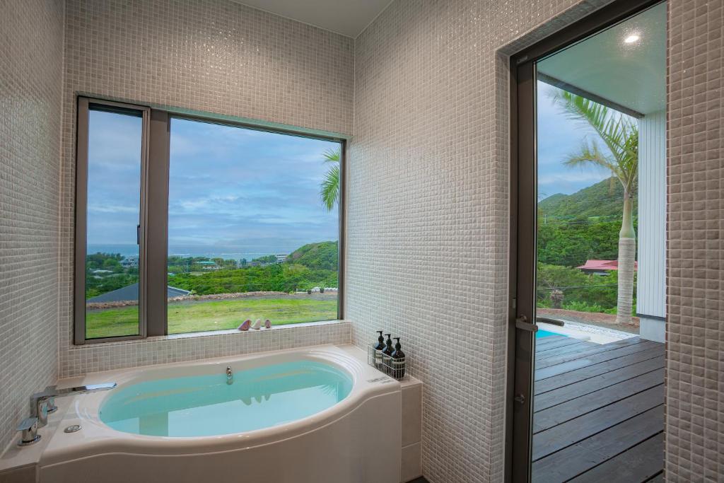 villiv AMAMI 1日1組限定の貸別荘 Private Pool Villa ビリーブ photo 3