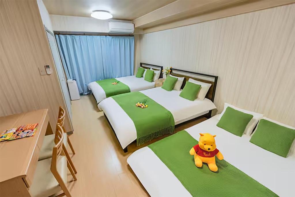 Room 202 Nishi-Shinjuku Gochome 9 minutes walk 40 square meters Sleeps up to 6 people — photo 1