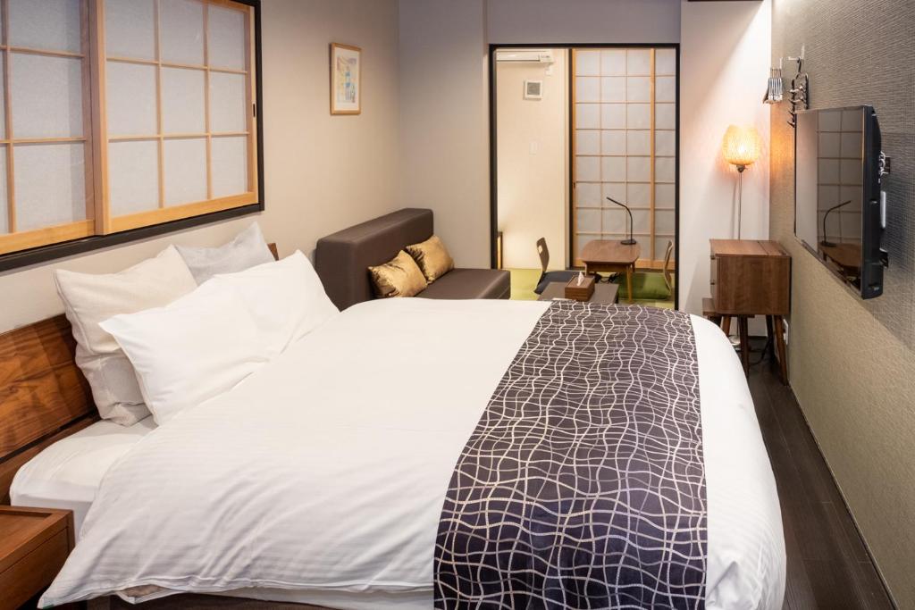 Little Hotel Kyoto Karasuma Takatsuji photo 2