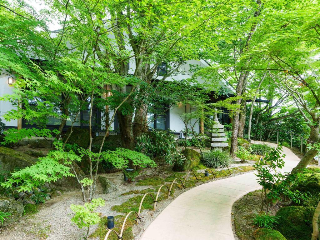 Yufuin Rakuyu — photo 1