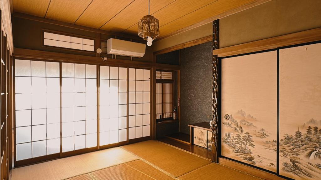 日出の隠れ家 一棟貸し 和モダン古民家 外川駅と海まで徒歩4分 ペット可 130平米 貸切最大6名 photo 3