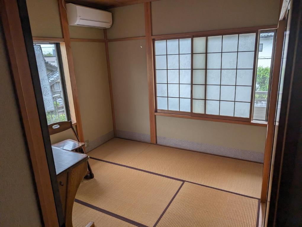 private rooms in togo beach and park side house — photo 1