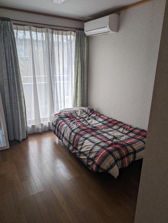 private rooms in togo beach and park side house photo 2