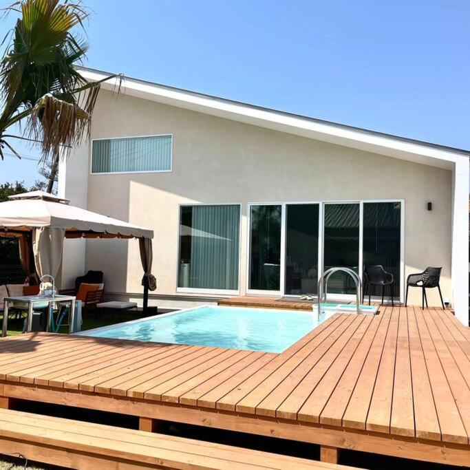 Sunshine pool villa1新筑カリフォルニア芝生プライベートサウナBBQドッグランゴルフ photo 2