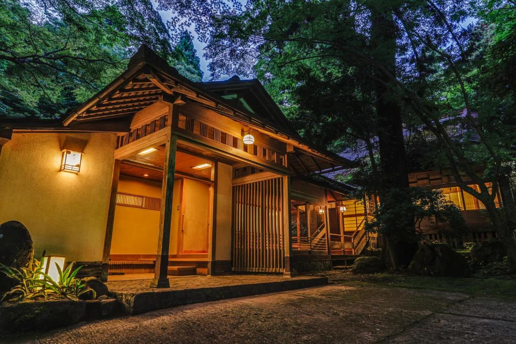 Nara Kasugaokuyama Tsukihitei — photo 1