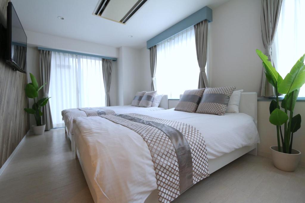 NM32 Liz Osaka Castle — photo 1