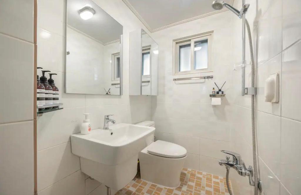 Hongdae Modern House photo 2