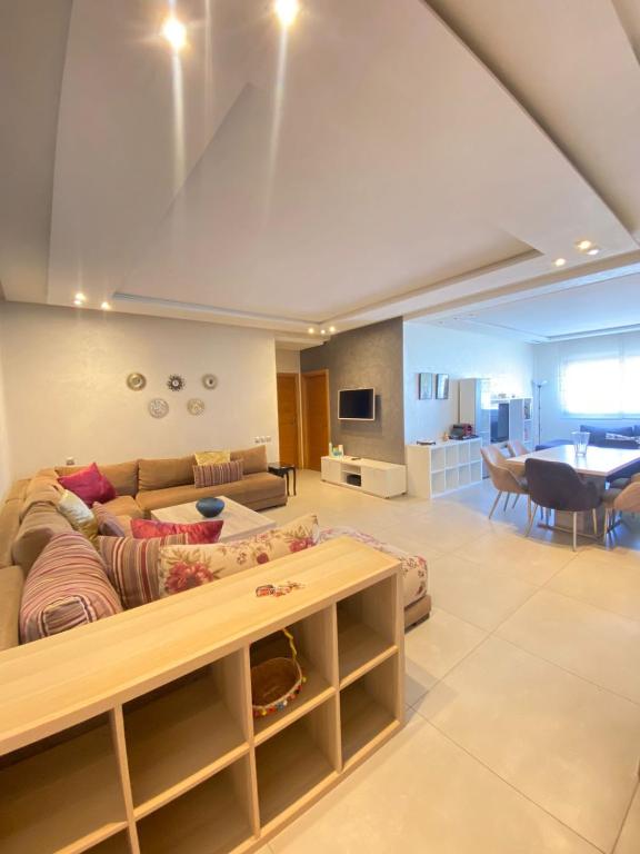 Spacious Apt with High-Speed WiFi & Parking - Center — photo 1