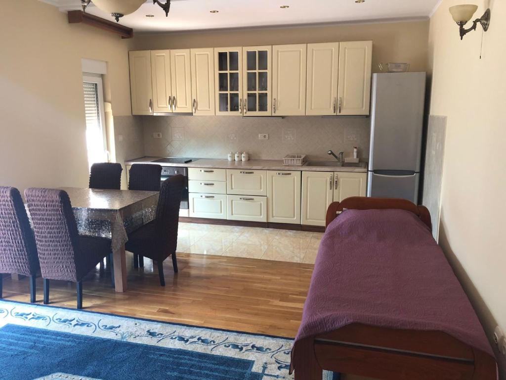 Topalovich Apartments photo 3