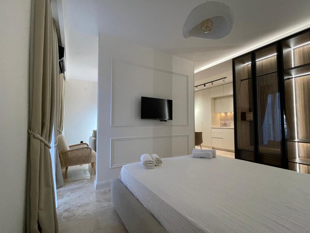 13 July apartment photo 2