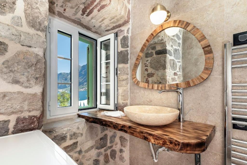 Seaside Stone House - Bella Vista photo 3