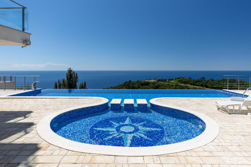 Tophill Altezza Premium - best view and pool — photo 1