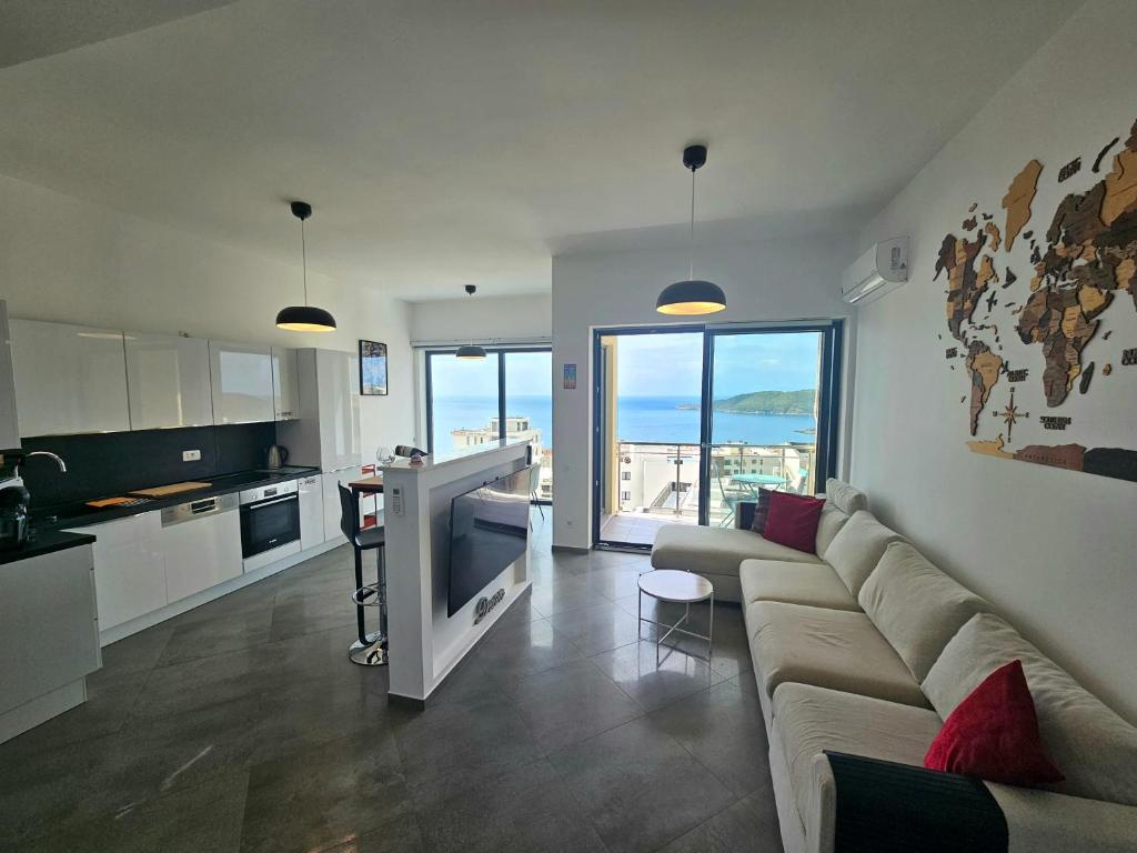 Modern Top Floor Sea View 3BR with Pools — photo 1