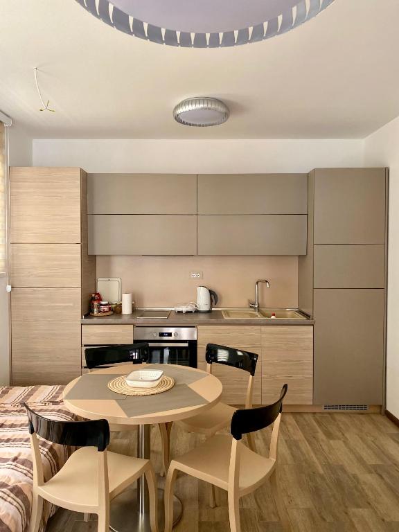 Studio Prima-Modern Cozy Studio — photo 1