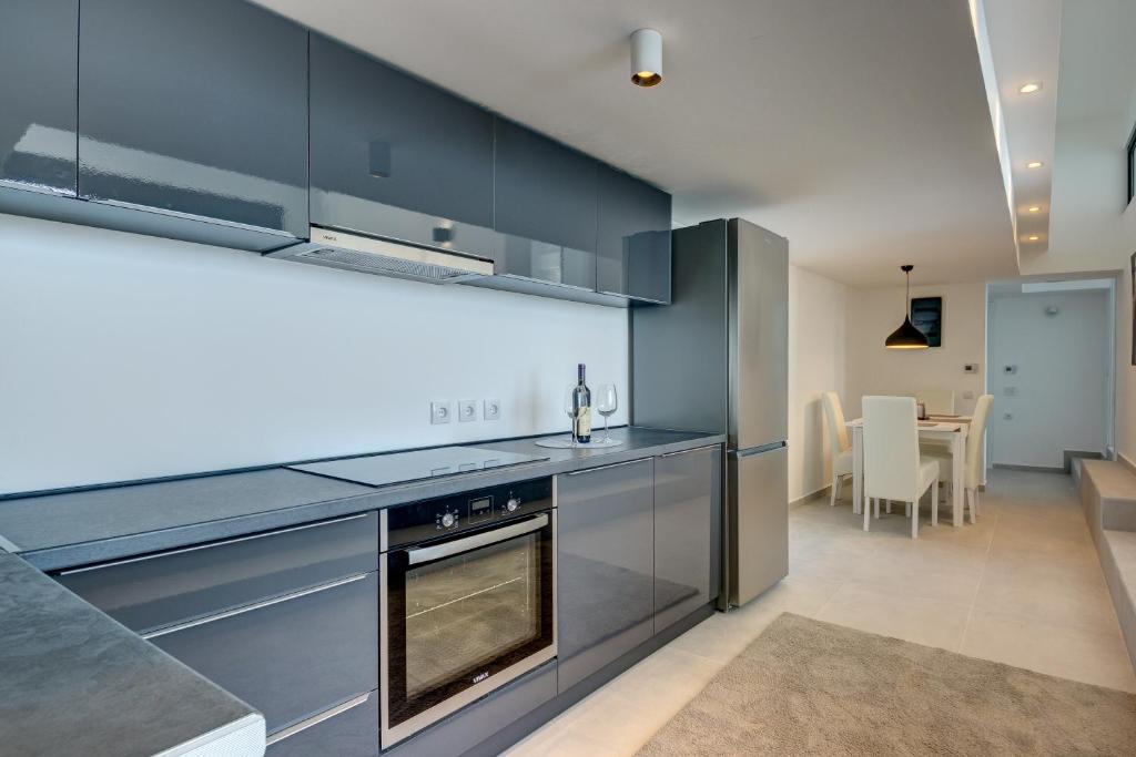 Sea Breeze Apartment photo 3
