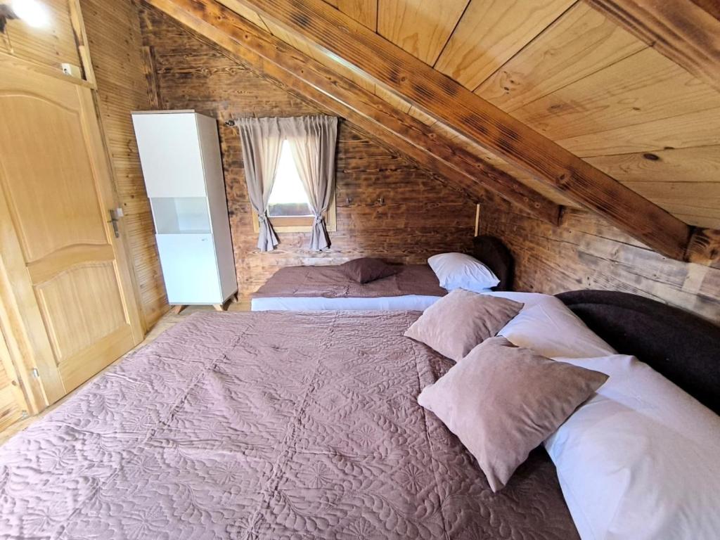 Wooden Lakeside Cottage photo 2