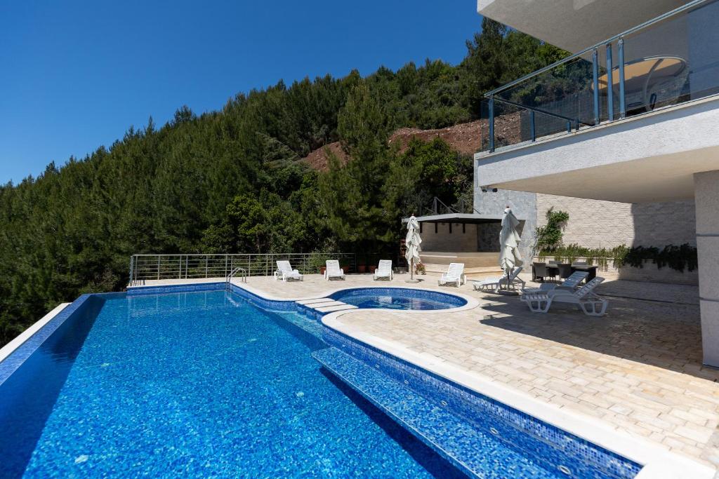 Tophill Altezza 9 best view and pool — photo 1