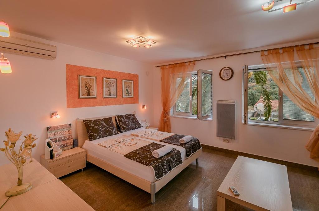 Palm Point Apartment photo 2