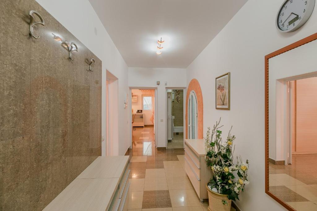Palm Point Apartment photo 3