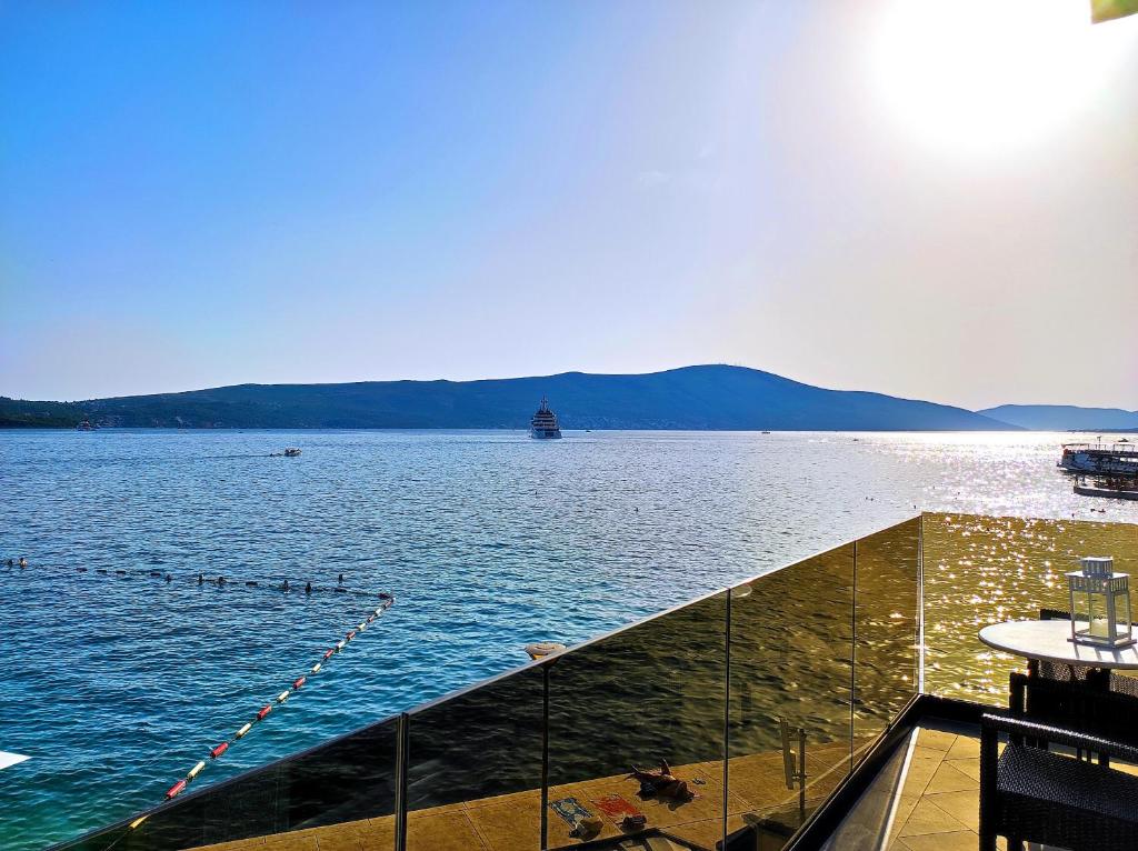 Seafront apartments — photo 1