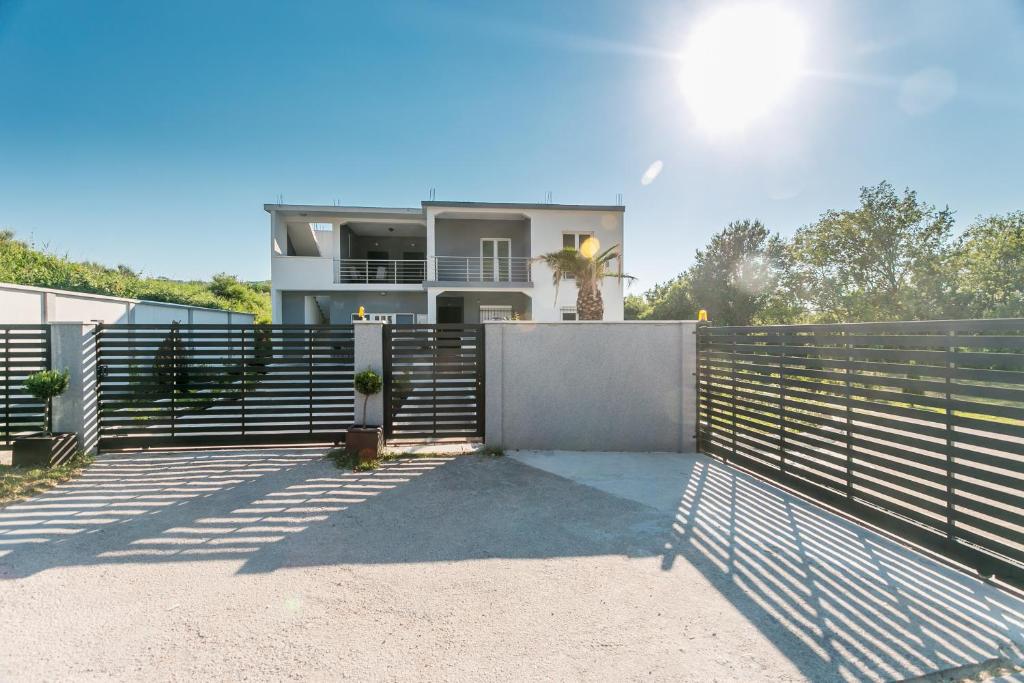 Tramonto Apartments — photo 1