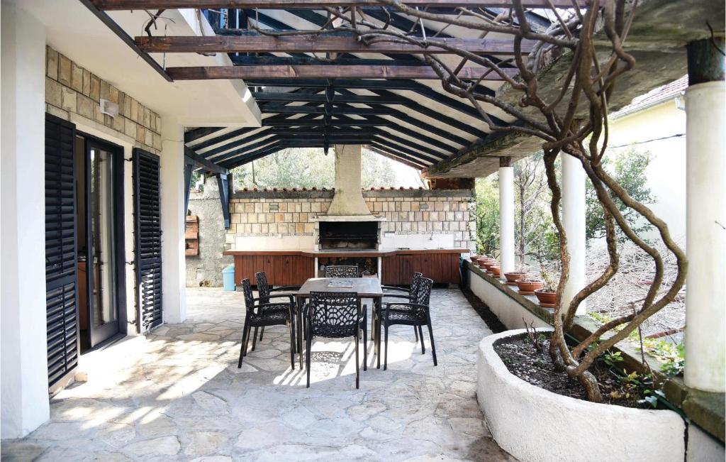 3 Bedroom Awesome Home In Dobrota photo 2
