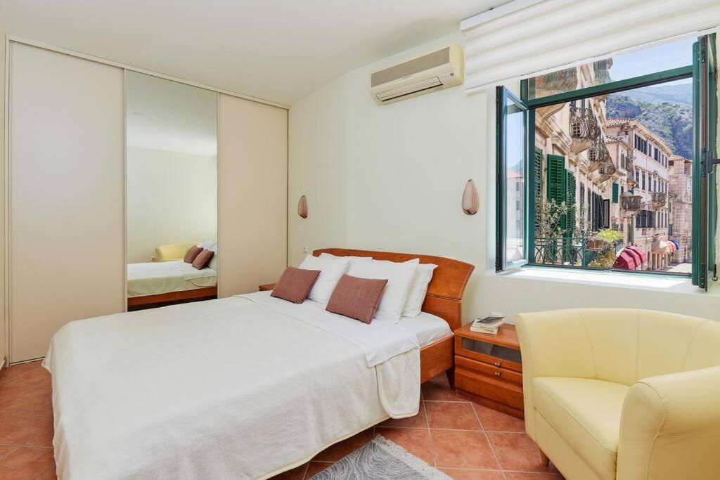 Spacious 1Bedroom on the Main Square of Kotor photo 2