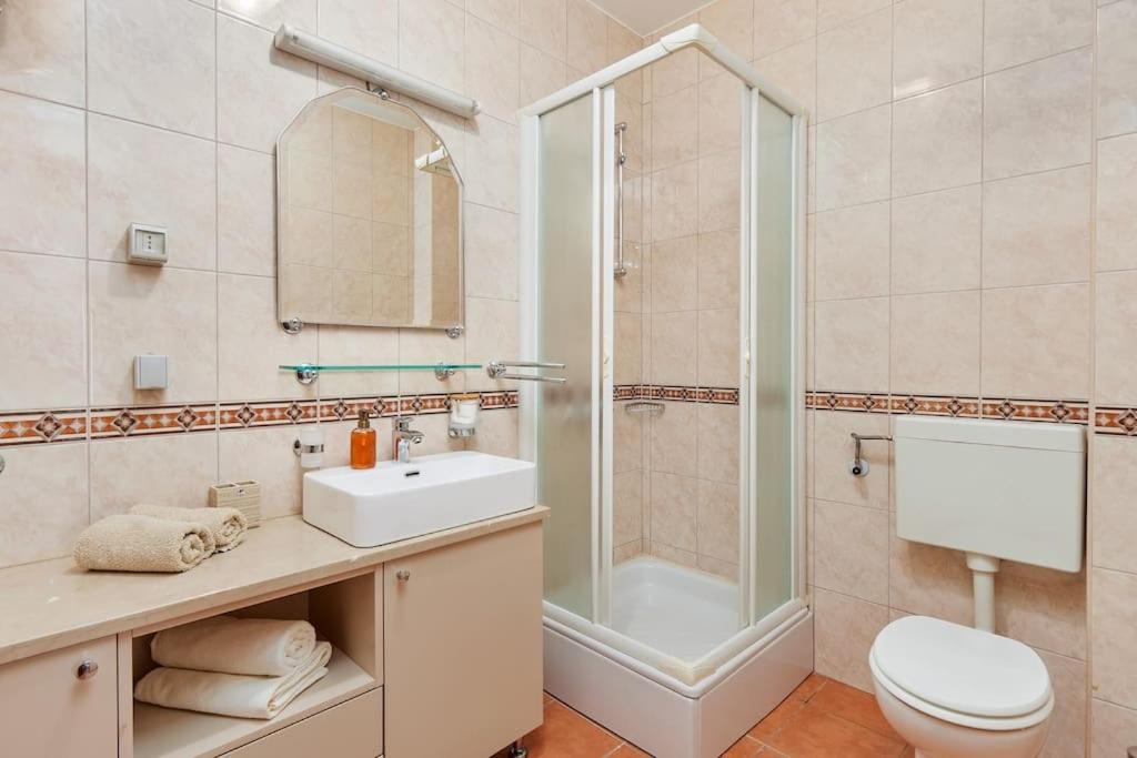 Spacious 1Bedroom on the Main Square of Kotor photo 3