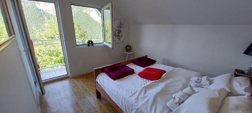 TARA RIVER HOUSE photo 2