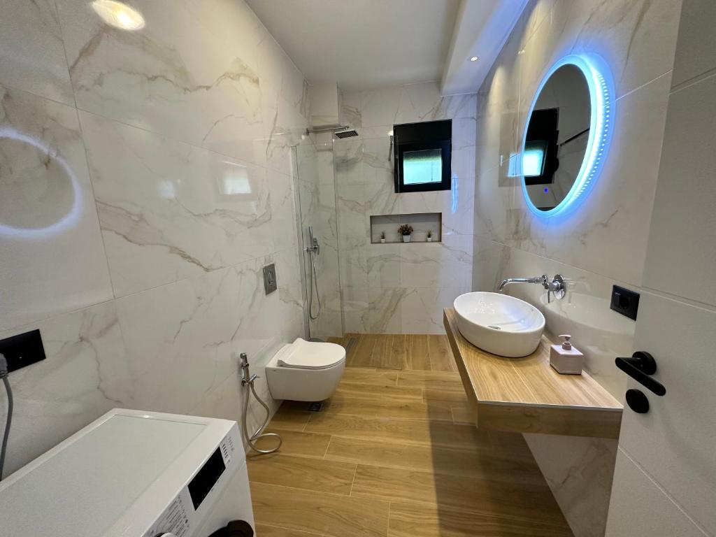 White Star Apartments photo 3