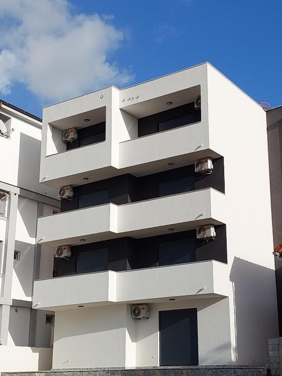 Top Apartments — photo 1