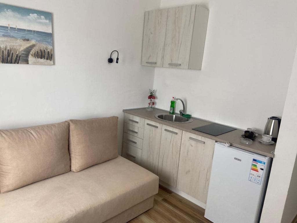 Xhan Apartments photo 3