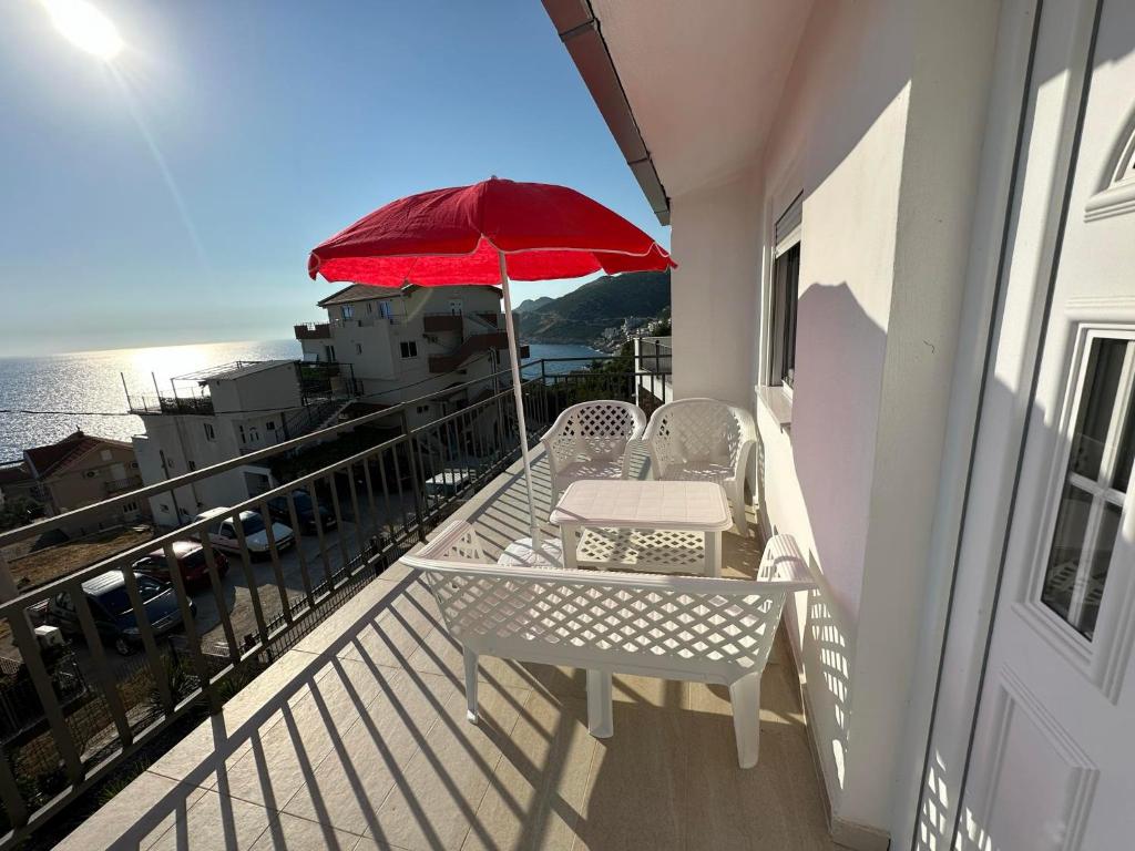 White Apartman — photo 1