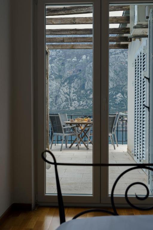 Sea view apartment in Kotor Bay photo 2