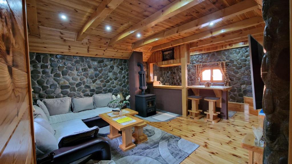 Stone Lodge 1 — photo 1