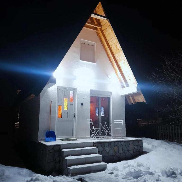 Sparkle's little house — photo 1