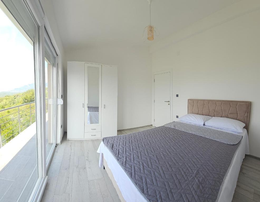 Sisters residence photo 2